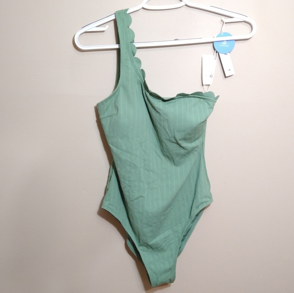 🌹NWT Cupshe Green One Shoulder Scalloped One Piece Bathing Suit Small